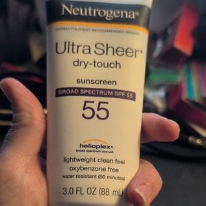 NEW Neutrogena White Suncare Ultra Sheer SPF 55 NEW